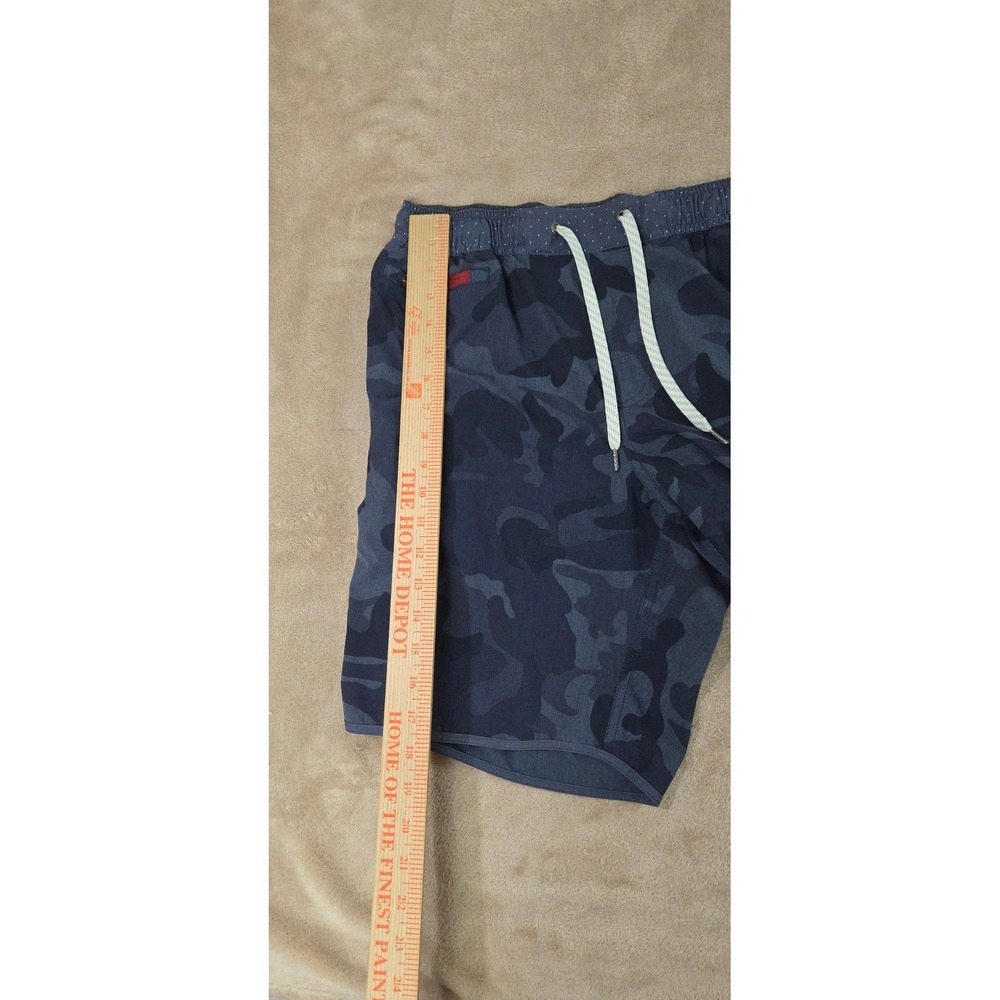 Vuori V cycled performance 4 way stretch shorts men size large gray camo 8" EUC - Picture 10 of 11